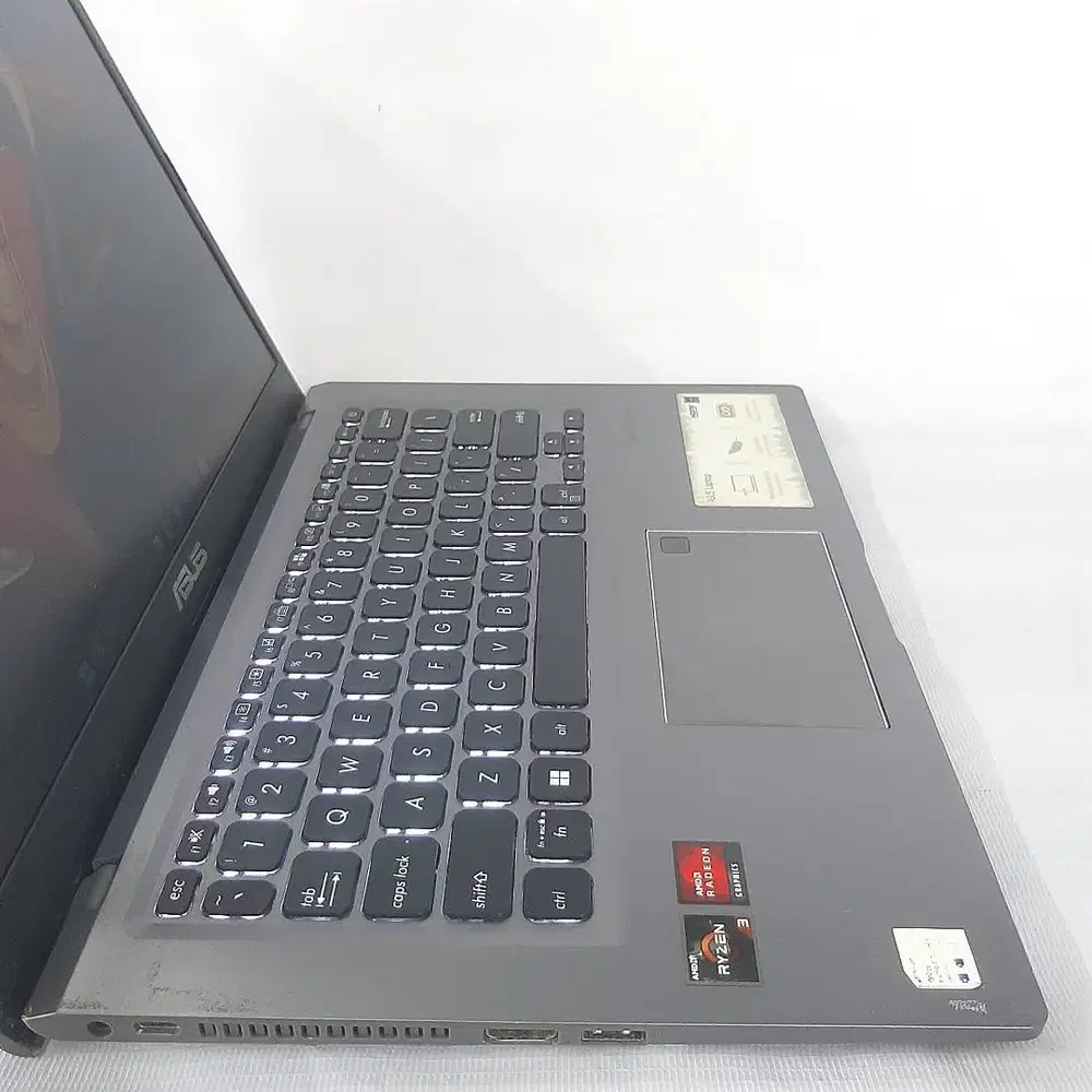 ASUS VIVOBOOK M415D AMD RYZEN 3 3250U RAM 8GB NVME 512GB VGA AMD 2GB