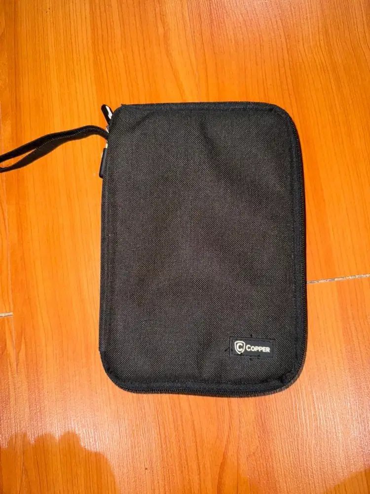 Tempat charger kabel organizer
