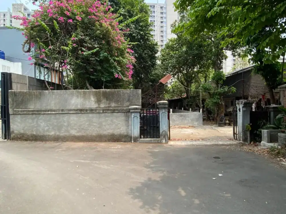 RUMAH LAMA HITUNG TANAH LOKASI STRATEGIS di PESANGGRAHAN JAKARTA SELATAN