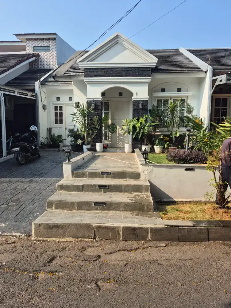 Disewakan Rumah Cluster Roseville , Deltamas, Cikarang