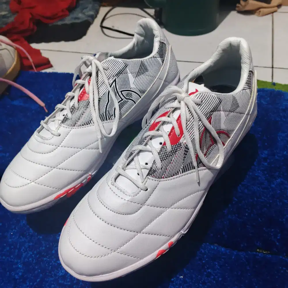 Sepatu Futsal Ortuseight Geometri