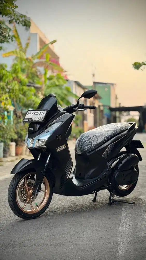 YAMAHA LEXI VVA MATTE BLACK