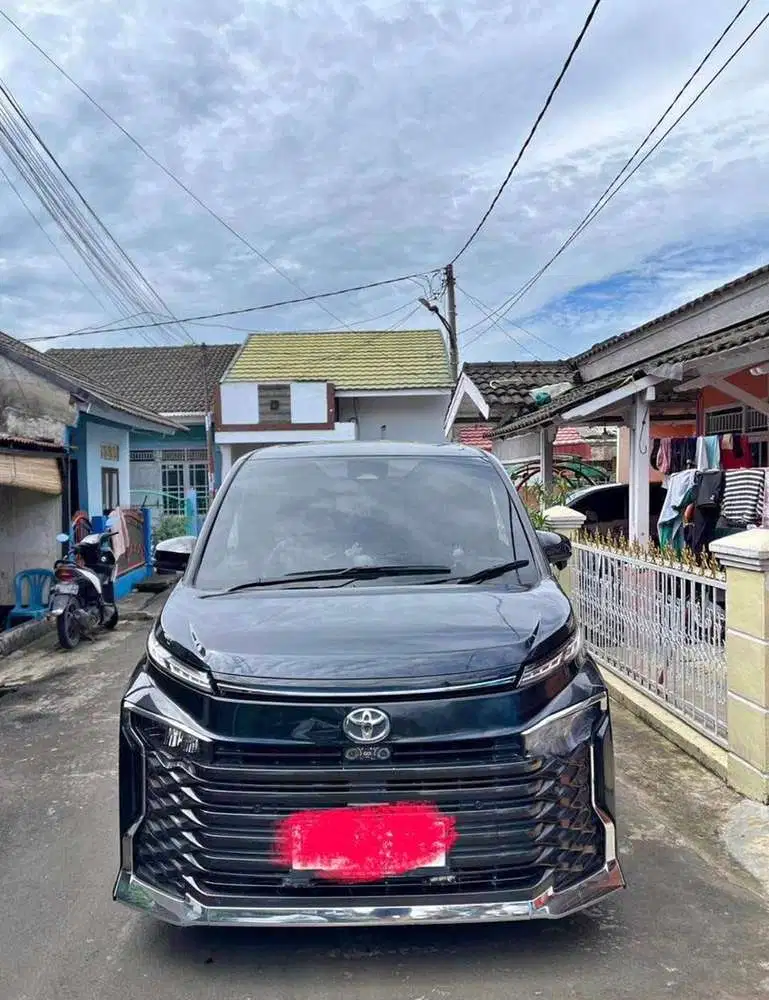 Toyota Voxy 2024 Bensin