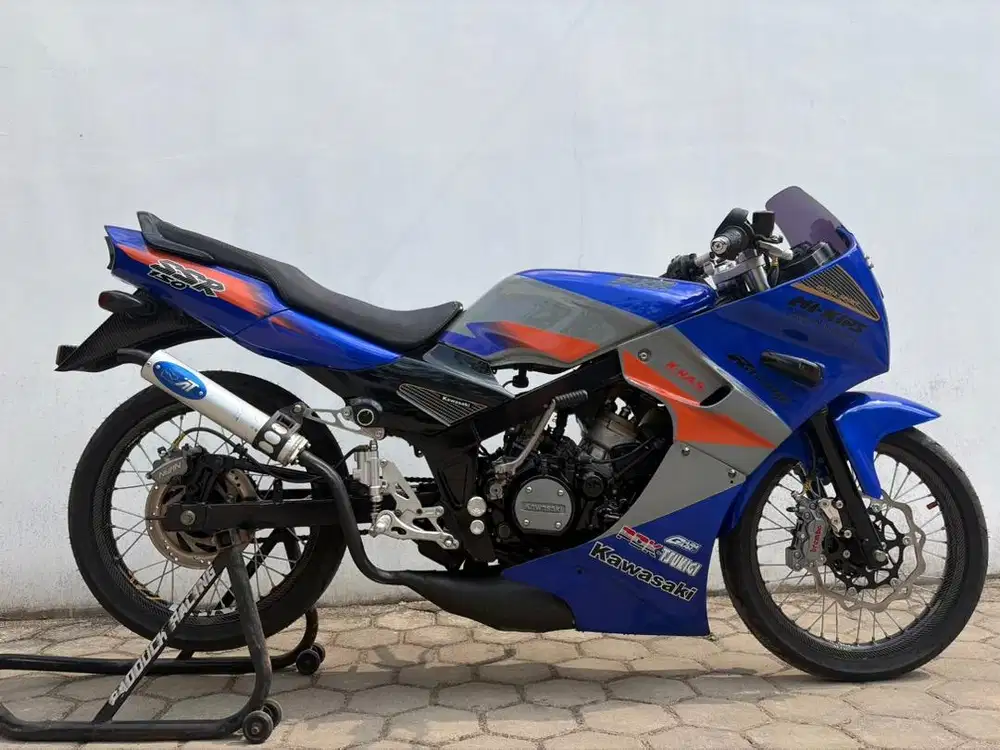 Ninja R tahun 2010 warna biru