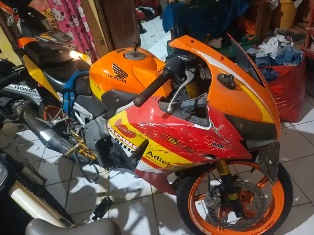 Honda CBR repsol 150