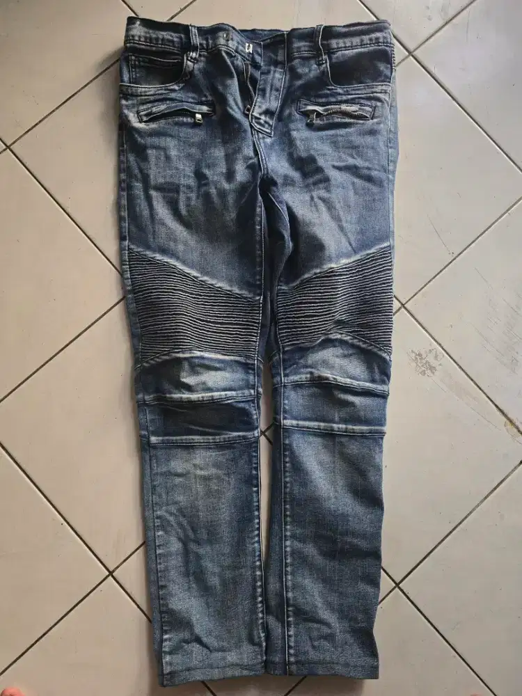 celana balmaint