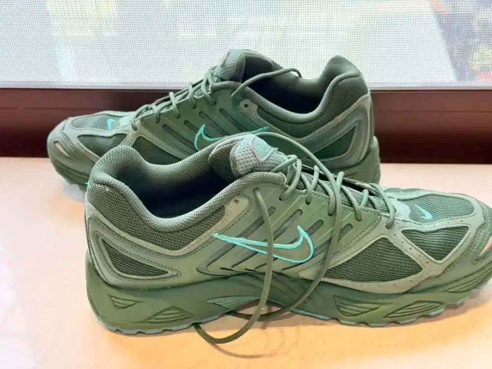 Nike warna Hijau