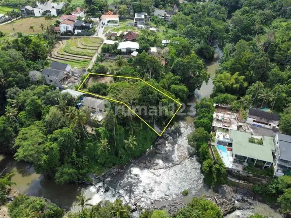 Tanah Los Sungai di Pantai Nyanyi Tabanan