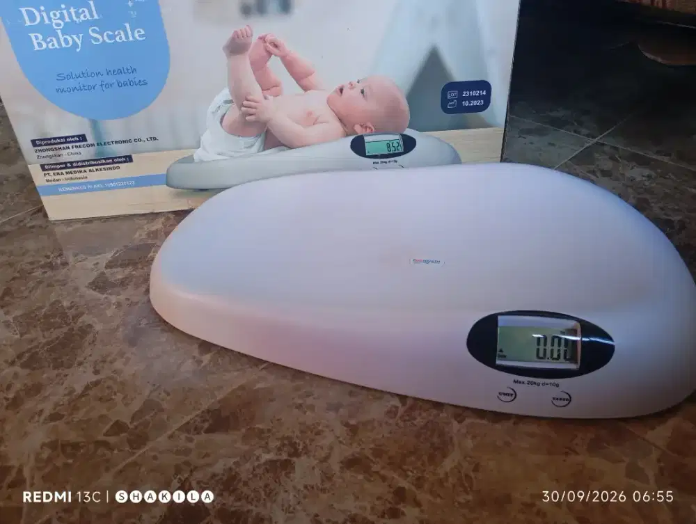 Timbangan bayi digital