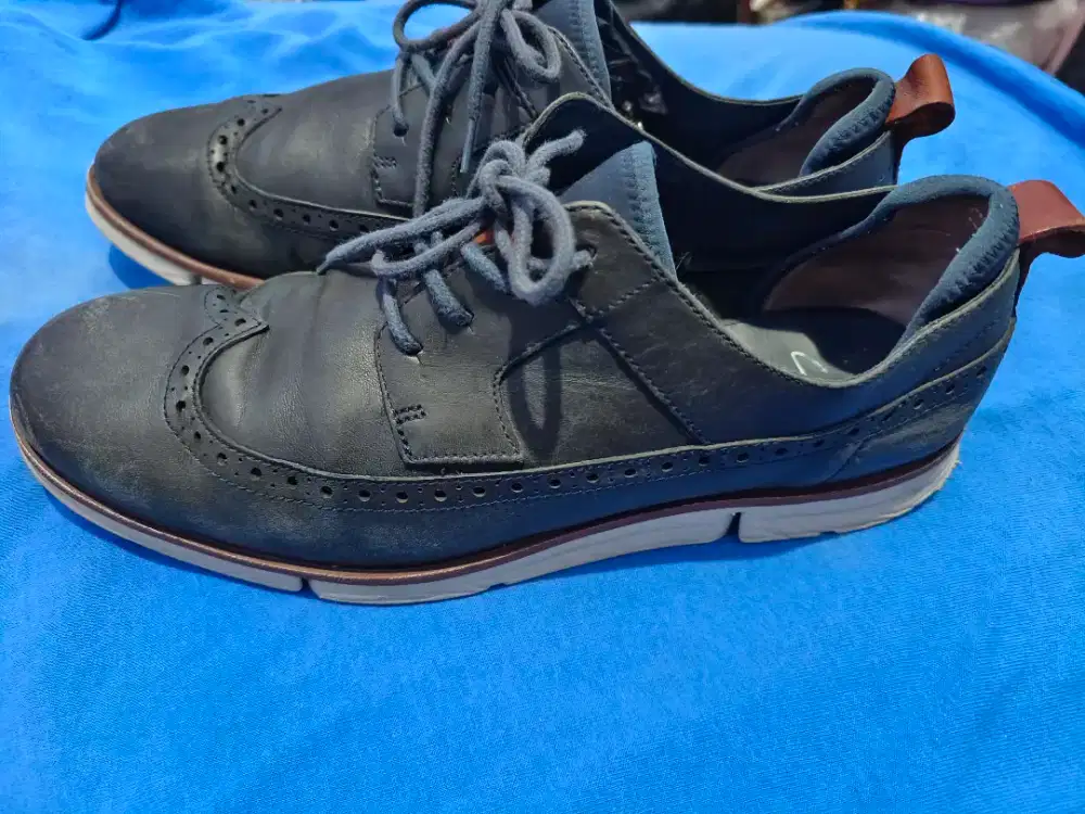 Dijual sepatu Casual Clarks Trigenic sz 9  42-43  navy blue kulit