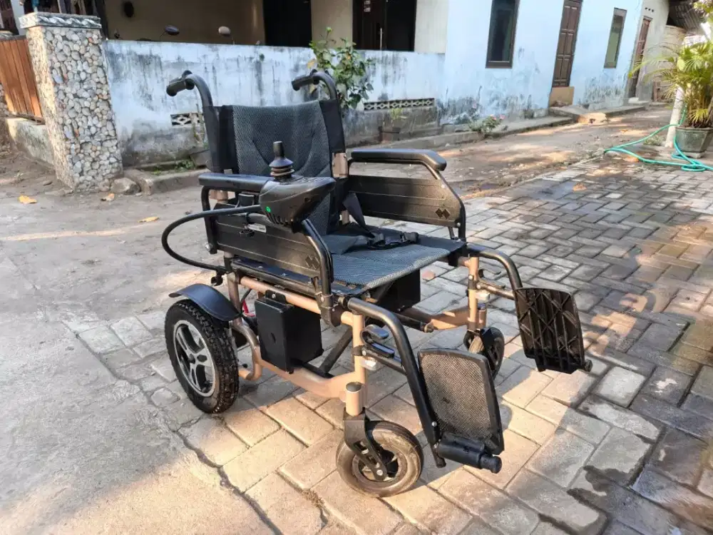 Kursi roda electrik likenew
