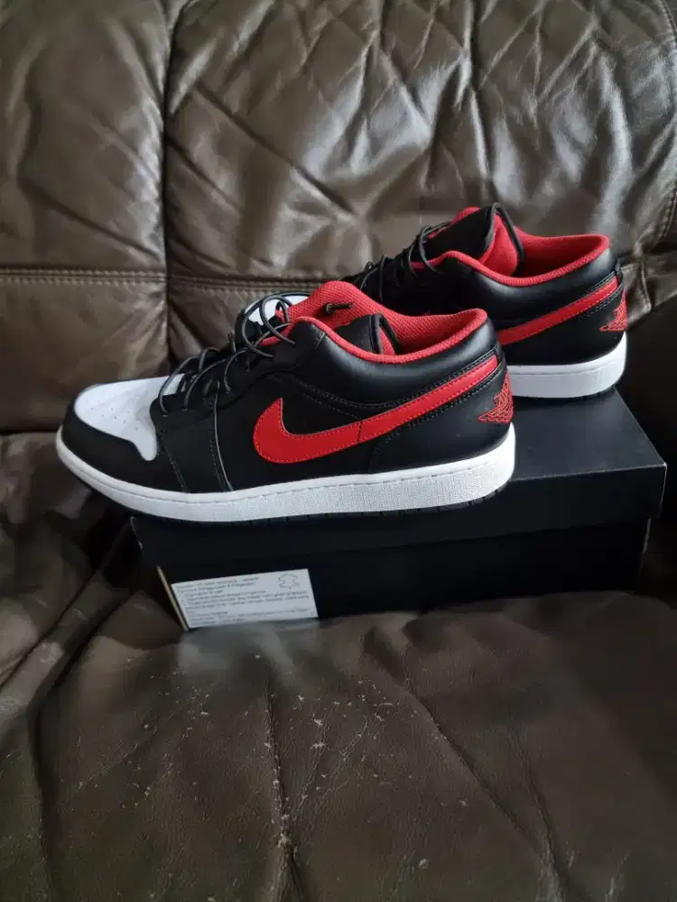 Sepatu Nike Jordan Low black white red original