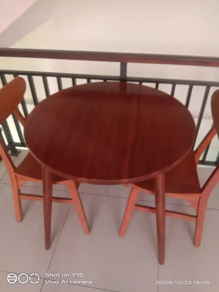 Jual cepat meja kafe meja bulat+kursi da dua