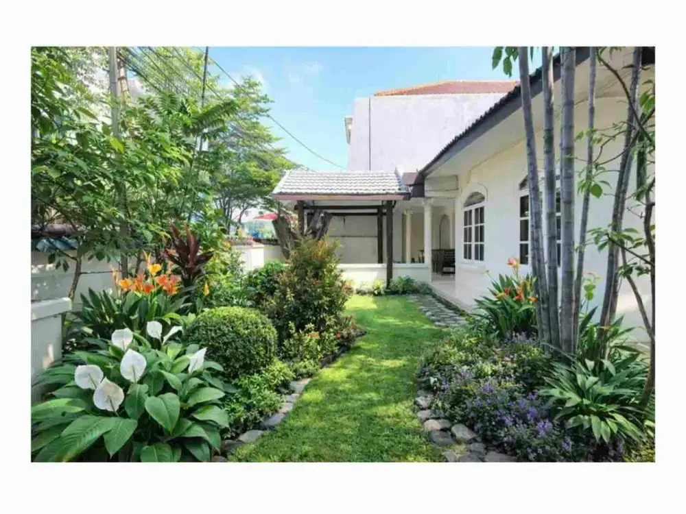 DIJUAL CEPAT RUMAH HOEK SIAP HUNI 1 1/2 LANTAI JANUR HIJAU KELAPA GADING