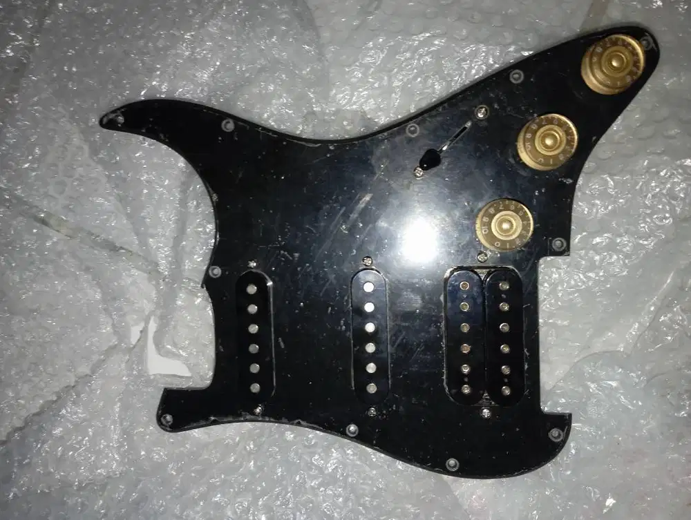Pickguard Set Komplit Stratocaster HSS