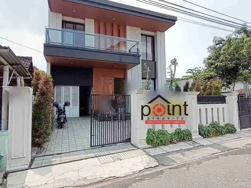 rumah mewah 2 lantai dekat Alila hotel Solo kota