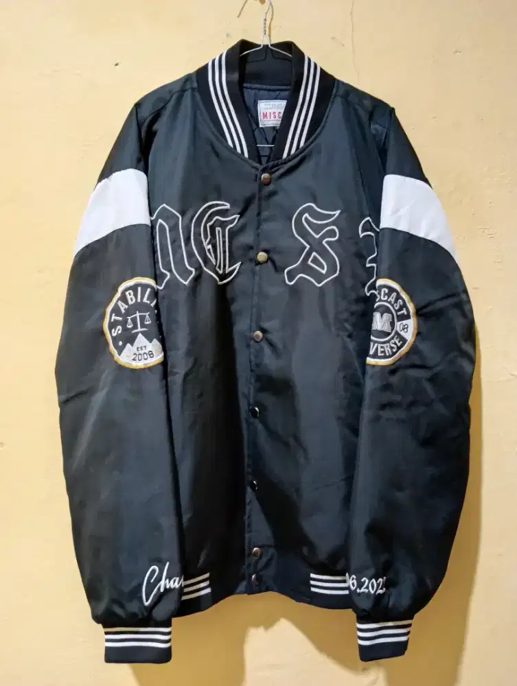JAKET BASEBALL MISCAST UNISEKS (L/P)