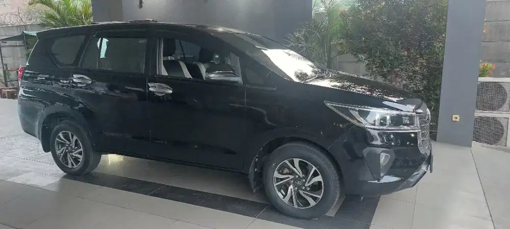 Dijual Innova Reborn tipe V matic diesel 2021
