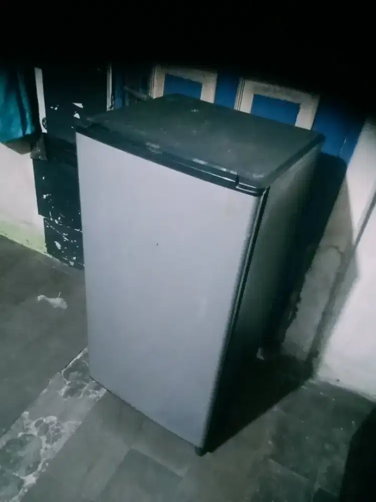 Jual kulkas AQUA 1 pintu ukuran sedang mesin ori dingin beku normal