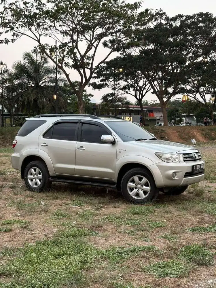Toyota Fortuner 2010 Bensin