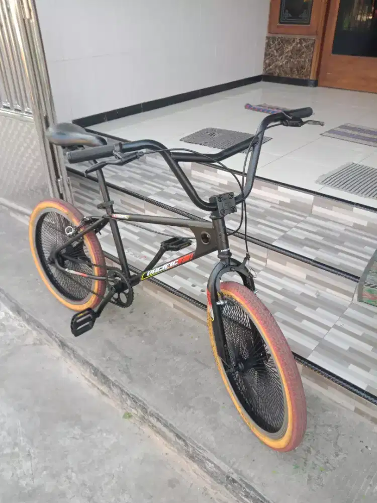 Sepeda BMX STIR M CUSTOM BAGUS UK. 20 SIAP PAKE BSA NEGO