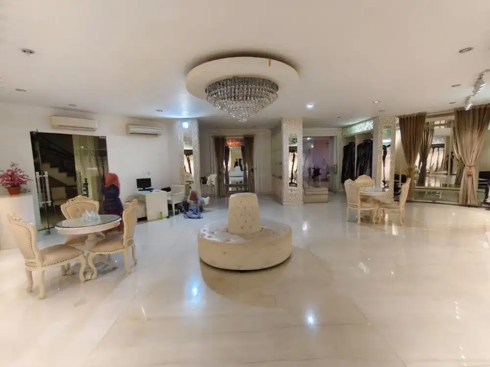 Disewakan Gedung Pluit, 4 Lantai, LB 1.800M²,Di Jalan Raya Utama, Cocok untuk Kantor/Studio, Rp 800 Juta/Thn