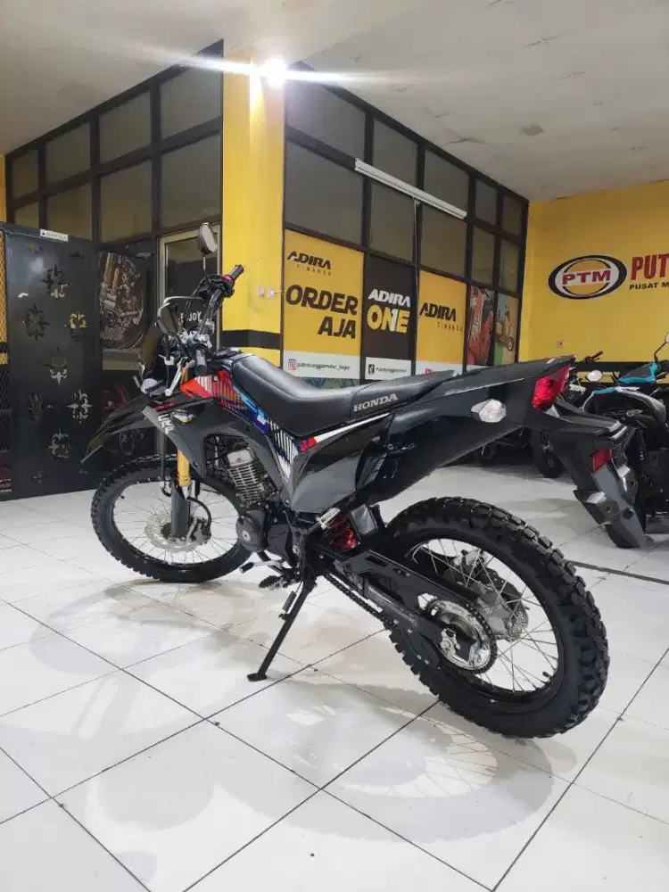 CRF 150 L 2026 exclusive