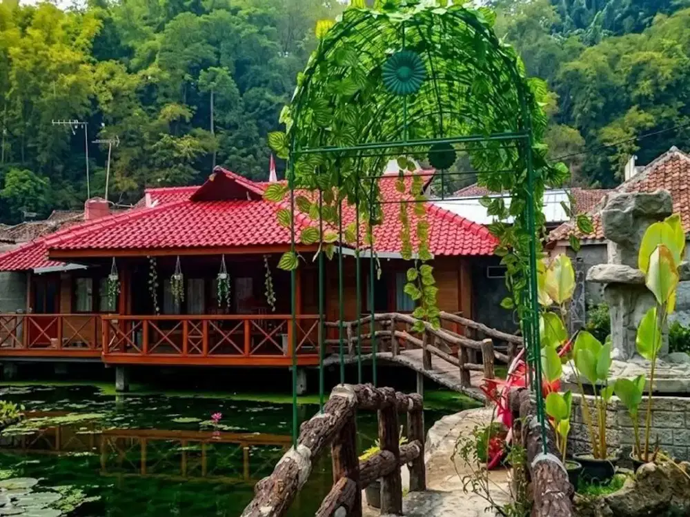 VILLA NYAMAN DI CIWIDEY — COCOK UNTUK LIBURAN BARENG!