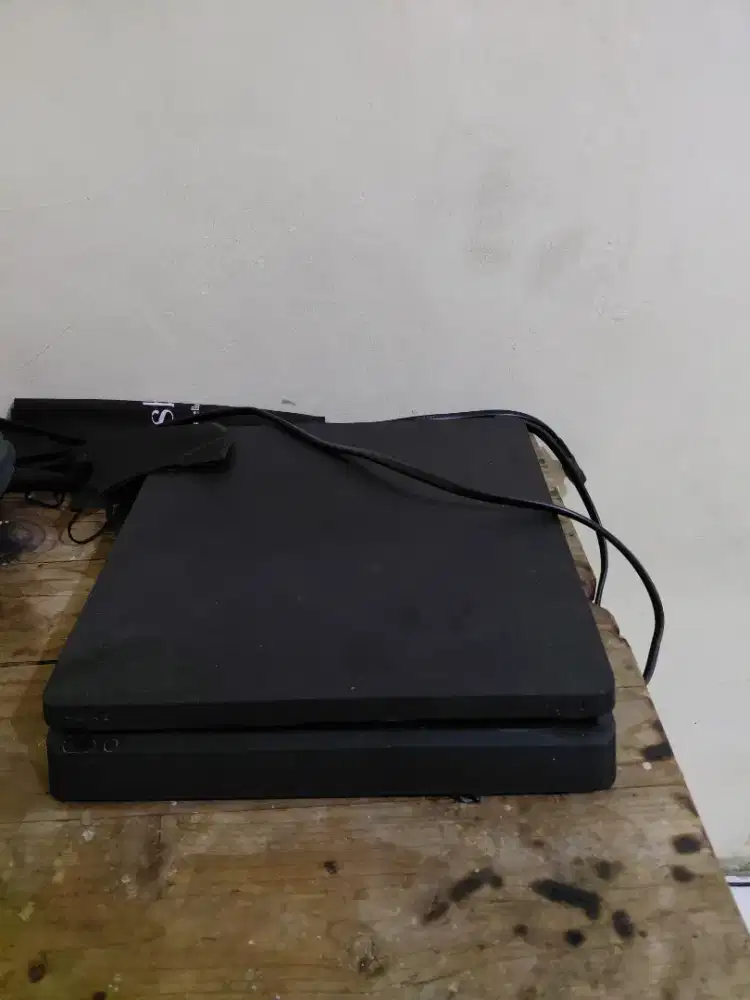 Dijual PS 4 Slim 1 TB