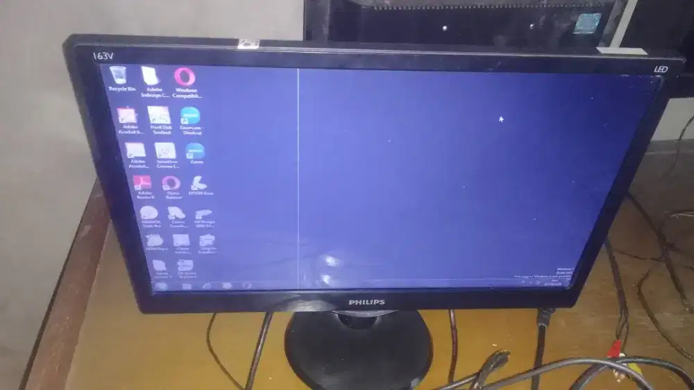 Monitor LED Philips 16 inc minus garis sehelai