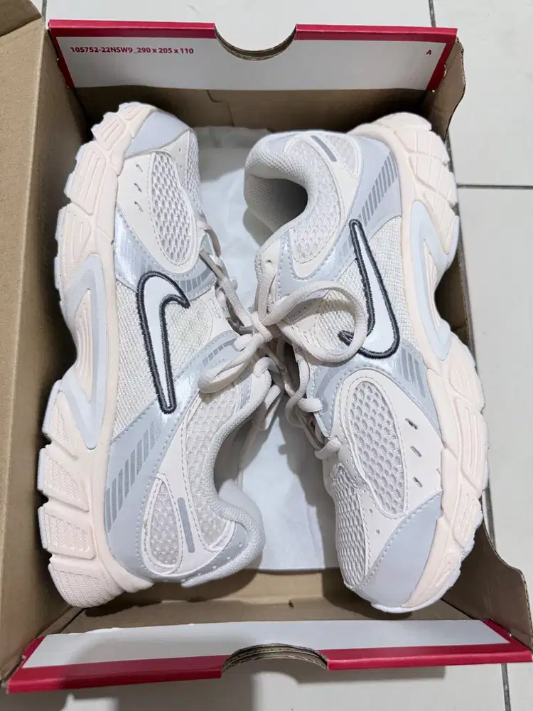 NIKE V5 RNR white