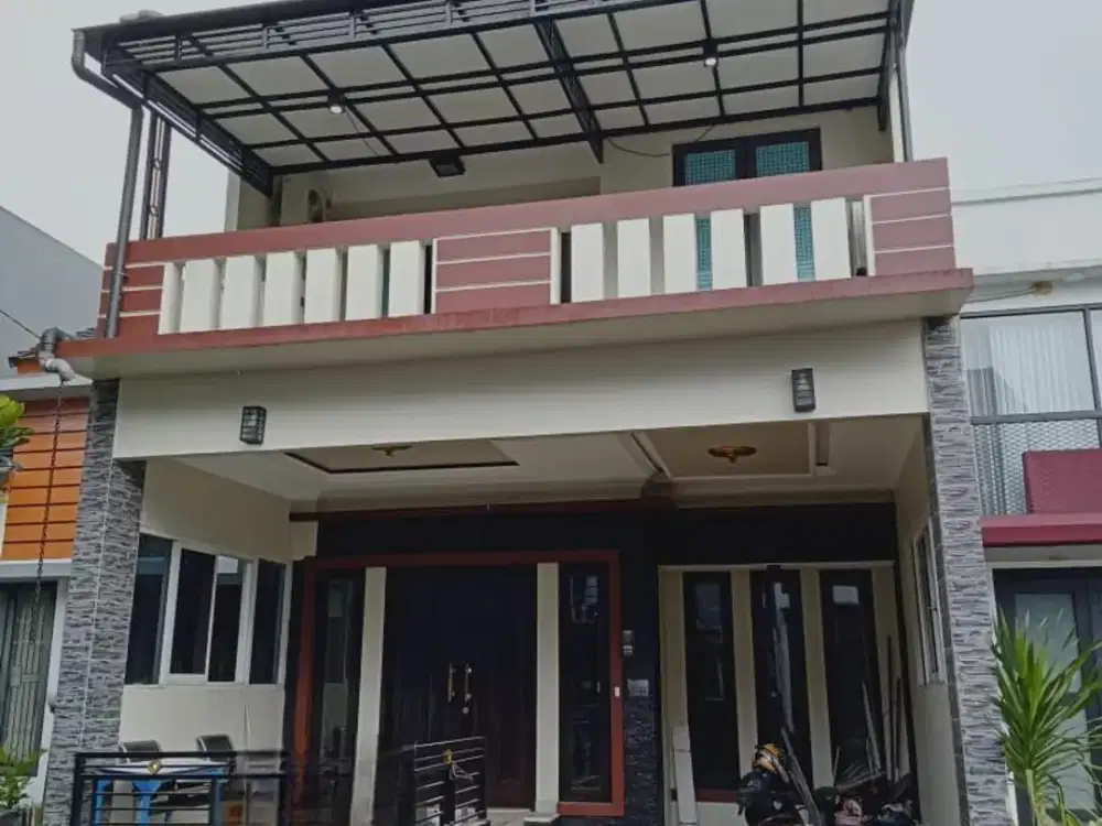 Rumah Dua Lantai di Cibubur Residence
