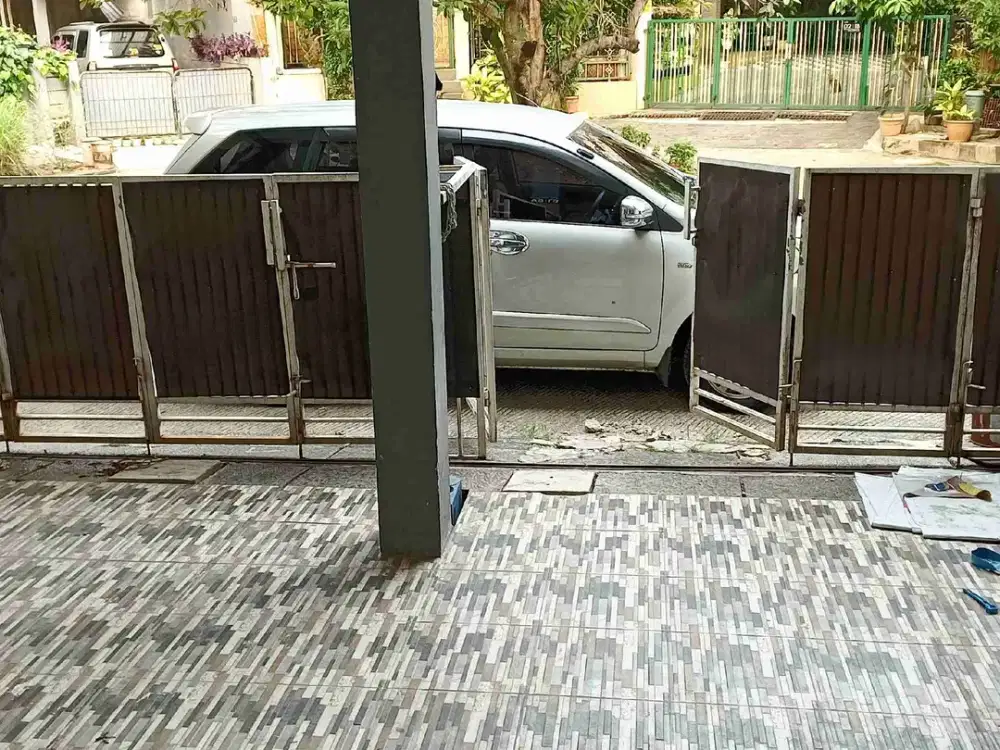 Dijual cepat rumah nyaman asri 1.5milyar nego 2lantai SHM IMB kamar 3+1 lokasi strategis griya depok asri
