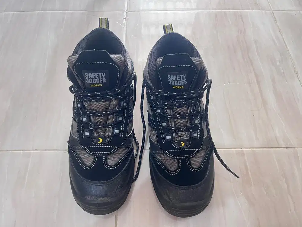 Sepatu Safety Jogger