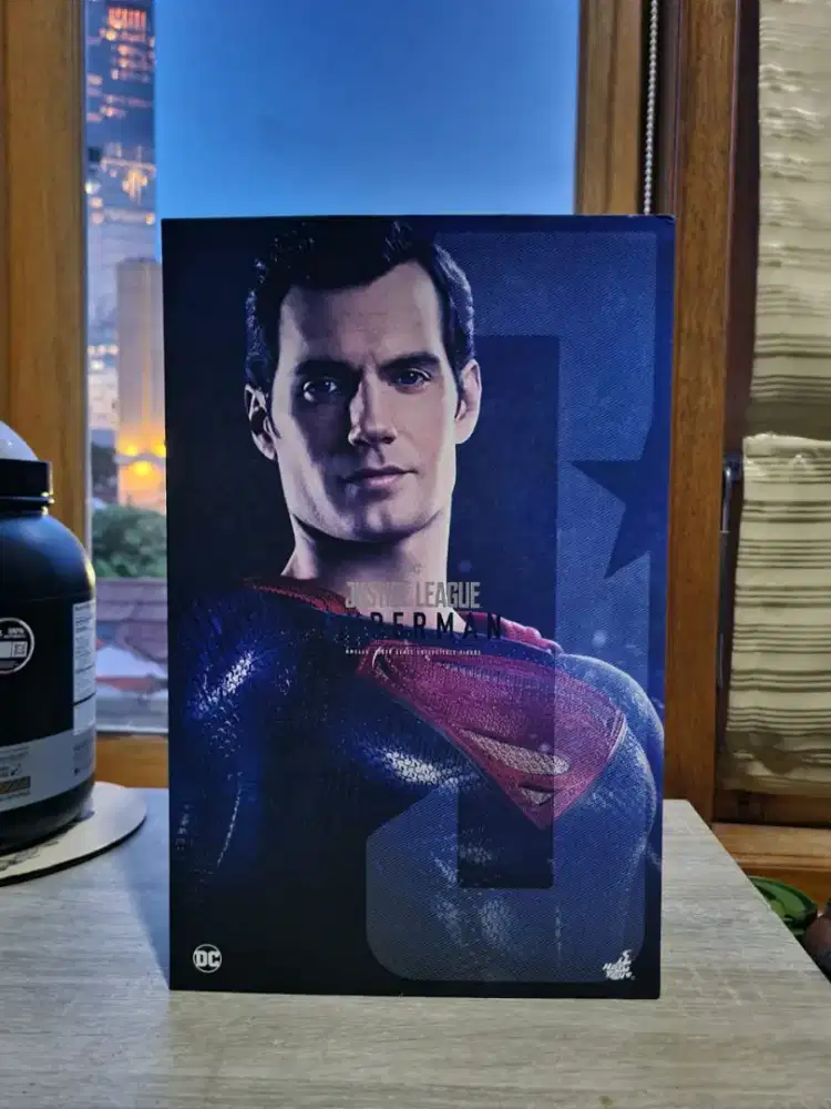HOT TOYS SUPERMAN JUSTICE LEAGUE HENRY CAVI