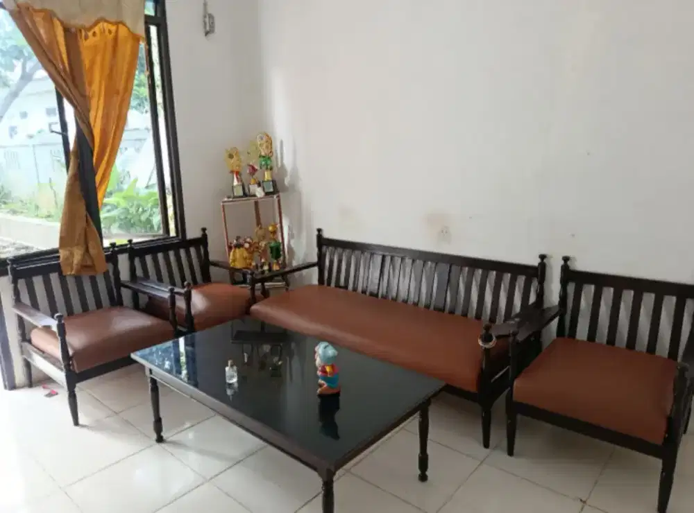 DI JUAL 1 SET  BANGKU KAYU JATI
