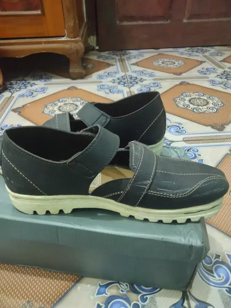 Sepatu Sneakers Ket Kasual Mulan 1413