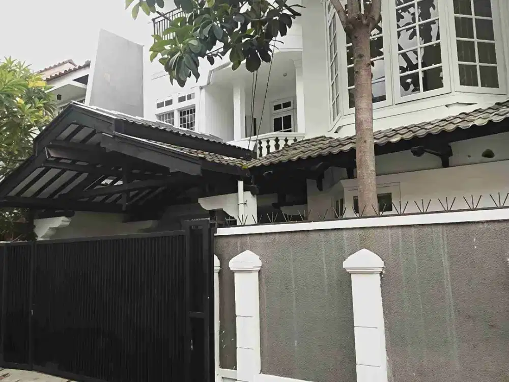 DiJual Rumah Strategis di Tebet Utara, Akses Jalan depan rumah 2 Mobil.