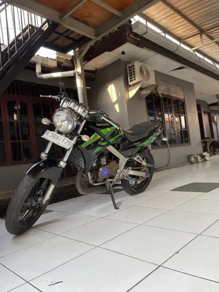Ninja R 2015 hitam