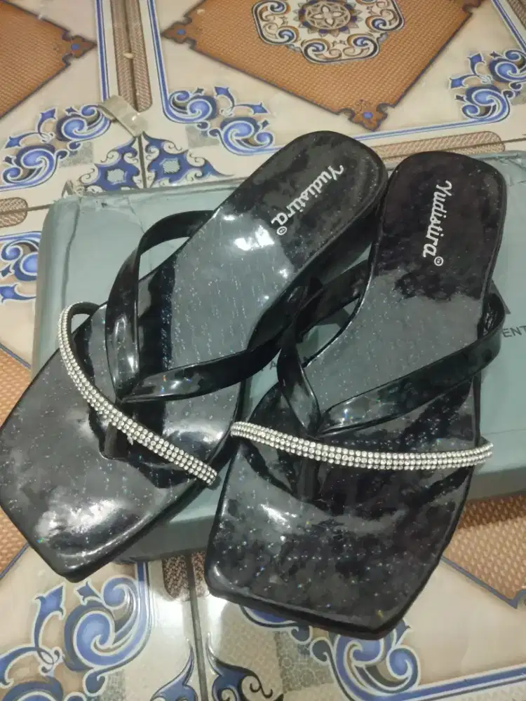 Sendal wanita elegan flat jelly