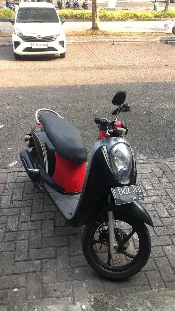 Motor scoopy karbu 2012