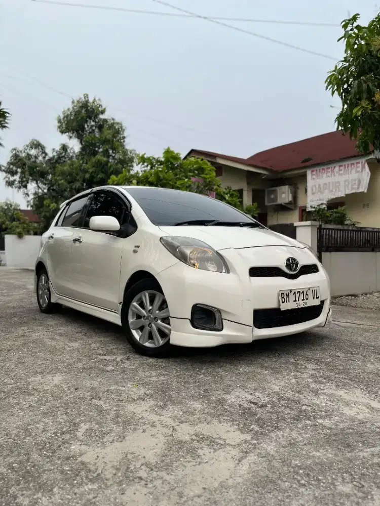 Toyota Yaris E Manual