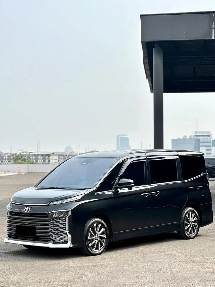 TOYOTA VOXY NEW MODEL