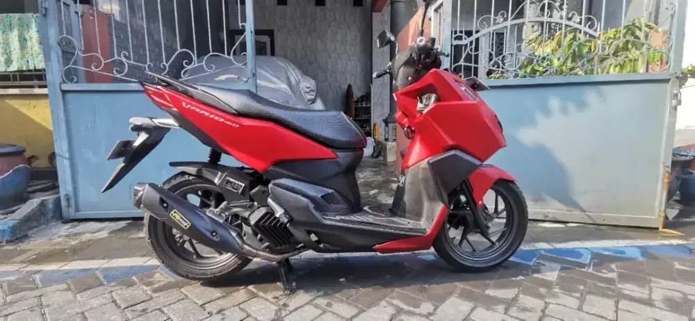 Honda Vario 160 CBS keyless merah merona