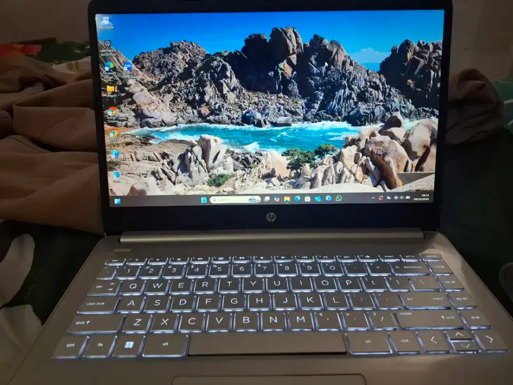 HP Laptop 14s Celeron N4500 RAM 8GB 256GB Mulus Jarang Dipakai