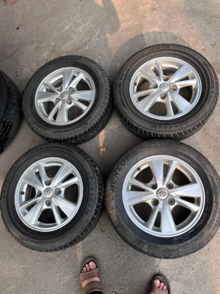 Velg original OEM Avanza Veloz ring 15 pcd 4x114,3 ban 185/65 R15