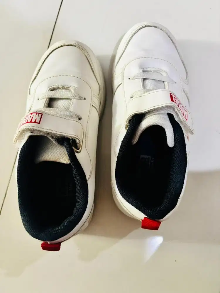 Sepatu marvel anak