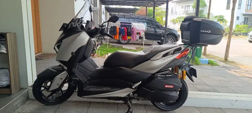Xmax Silver 2018 gres tangan 1