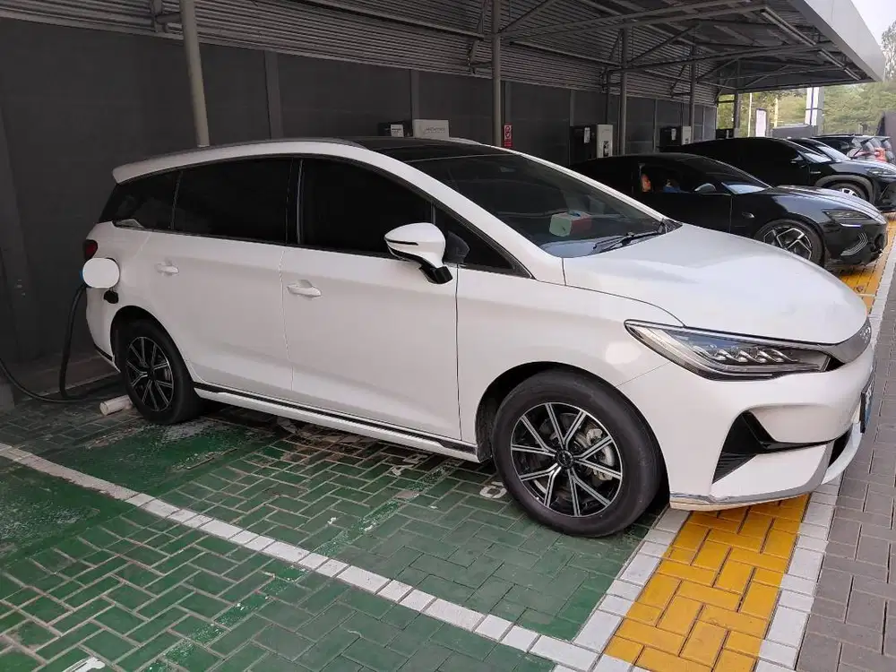 BYD M6 2026 Listrik