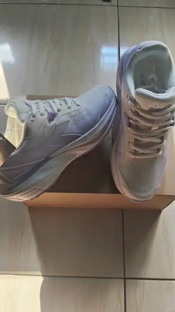 Sepatu Olahraga Diadora